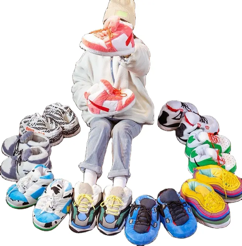 Quantité minimale de commande bas Aj pantoufles en peluche peuvent être portés à l'extérieur Sneaker pantoufle confortable en peluche anti-dérapant maison pantoufle cadeau pour adulte