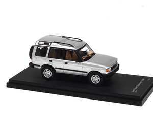Modèle de voiture miniature en alliage presque réel à l'échelle <span class=keywords><strong>1</strong></span>:<span class=keywords><strong>43</strong></span> <span class=keywords><strong>Land</strong></span> <span class=keywords><strong>Rover</strong></span> <span class=keywords><strong>Discovery</strong></span> première génération cinq portes 1994 argent - Unisexe - Product Image 3