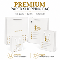 Sacs cadeaux en papier noir mat de luxe faits à la main et recyclables, avec poignées en ruban, impression sérigraphique, logo personnalisé pour les vêtements