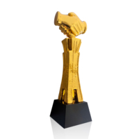 Trophées de compétition en résine à base de cristal Souvenirs de trophée étoile d'or Trophée de cristal gravé personnalisé