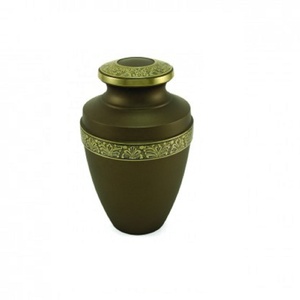 Urnes funéraires en métal de conception gravée florale avec bande gravée luxe exigeant urnes funéraires de qualité supérieure - Product Image 3