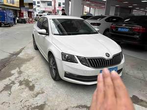 Modèle d'exportation conforme aux normes russes <span class=keywords><strong>2021</strong></span> <span class=keywords><strong>Skoda</strong></span> <span class=keywords><strong>Octavia</strong></span> 1.5L L4 113HP Automatique Édition Confort - Product Image 3