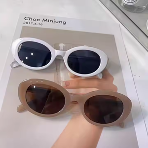 2024 Best Selling High Quality Personalized Luxury Fashion Sunglasses Retro Small <b>Frame</b> Ladies Sunglasses Wholesale - Product Image 2