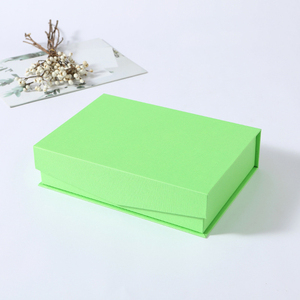 Caja de Regalo de Cartón Rígido Reciclable Personalizada con Cierre Magnético, Diseño Tipo Libro, Forma y Forro Personalizables, Laminación Mate - Product Image 3