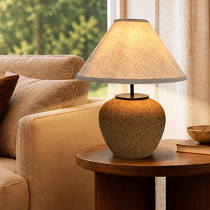 Lampada da Tavolo in Ceramica Stile Retrò Moderno, 41,4 cm (H), Base in Argilla Fatta a Mano con <span class=keywords><strong>Paralume</strong></span> in Tessuto Affusolato, Attacco Standard E26, Cavo Lungo 200 cm, Plug-in - Product Image 1