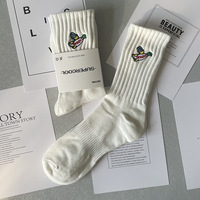 Chaussettes brodées mi-mollet en coton absorbant la transpiration et anti-odeur pour hommes et femmes, polyvalentes, tendance, pour étudiants et sportifs