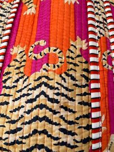 กระเป๋าผ้าฝ้ายลายควิลท์ สไตล์ชาติพันธุ์ ลายพิมพ์บล็อกแท้ เย็บอย่างประณีต กระเป๋าสะพายไหล่สำหรับเดินทางและช้อปปิ้ง - Product Image 5