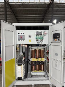 Régulateur de tension automatique triphasé à moteur 500 kVA 220 V/380 V/400 V CA 50 Hz SBW-500KVA - Product Image 3