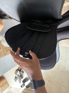 อานม้าสังเคราะห์ Status รุ่น Economic Endurance หนัง PU สีดำ ฮาร์ดแวร์ชุบนิกเกิล โครงพลาสติก - Product Image 5