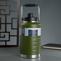 Termos Vakum Portabel Kapasitas Besar 2000ml Desain Bentuk Tong, Tumbler Stainless Steel dengan Tutup Sedotan