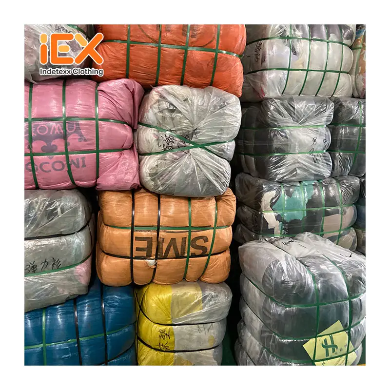 Balls Friperie Distributeur de vestes importées Vêtements Lomé Togo Balles de vêtements vintage britanniques d'occasion
