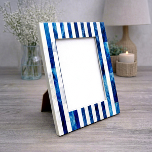 SOFIYA CRAFT - Marco de Fotos Rectangular Vertical Hecho a Mano con Incrustaciones de Hueso y Rayas Azules y Blancas Modernas - Product Image 1
