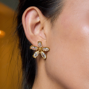Flower <b>Stud</b> <b>Earrings</b> 18K Gold Plated White Zircon Everyday Wear Geometric Design Claw Setting - Product Image 3