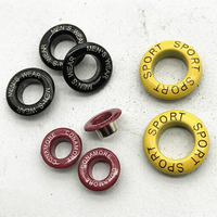 Œillets métalliques en alliage de zinc peints en couleur avec lettrage personnalisé, attaches annulaires pour vestes en jean, pantalons de survêtement, fournisseur OEM de vêtements