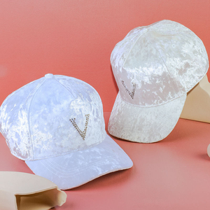Casquette de baseball en velours doux pour femmes, luxe automne-hiver, avec strass, personnalisée, doublure en satin - Product Image 1
