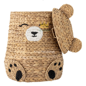 Panier de rangement en jacinthe d'eau tressé avec couvercle, motif ours, pour linge, jouets de bébé, du Vietnam - Grande Vente - Product Image 1