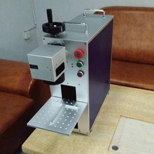 Machine de marquage laser à fibre portable de table 110V 220V à refroidissement par air haute précision pour la gravure de bijoux - Product Image 1