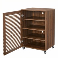 Meuble multimédia 5 niveaux avec porte grillagée, étagères réglables et roulettes, support audio-vidéo pour salon et salle de jeux