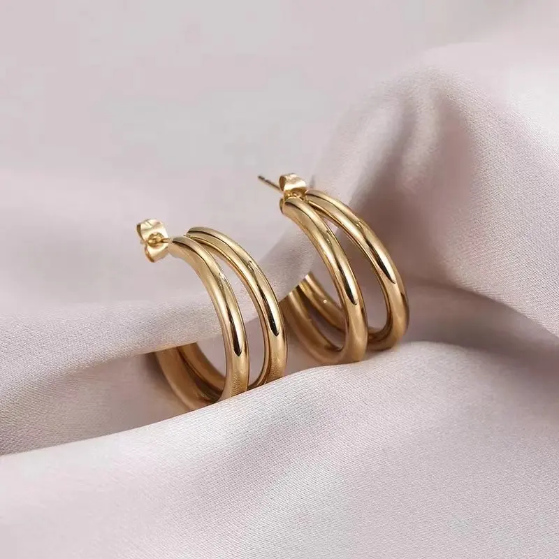 Petites boucles d'oreilles en forme de C pour femmes, bijoux minimalistes et simples en métal doré