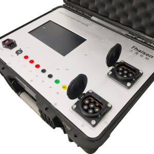 Simulador e Testador Portátil de Estação de Carregamento AC para Baterias Interoperáveis e Carregadores de Veículos Elétricos - Product Image 1