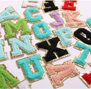 Venta al por mayor de parches de purpurina personalizados letras bordadas DIY Iron on Hoodie color arcoíris Chenille parches del alfabeto - Product Image 1