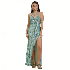 Abito lungo da resort con scollo all'americana, completamente foderato, con paillettes, vestibilità aderente e sfrangiole alte, per un comfort e una vestibilità perfetta - Product Image 1