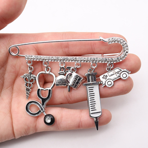 Broche de Enfermeira Personalizado com Strass Médico <span class=keywords><strong>DIY</strong></span>, Broche de Seringa e Estetoscópio, Broche de Enfermeira e Médico com Charme - Product Image 4