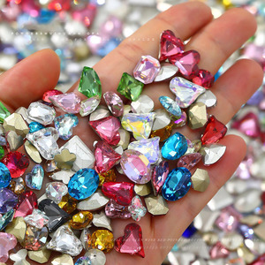 Strass en verre fantaisie en gros, tailles mixtes, forme goutte d'eau, colorés, non thermocollants, cristaux à dos pointu pour ongles - Product Image 1