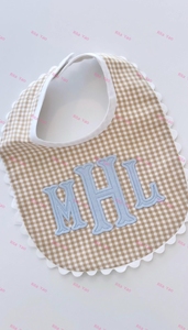 Set di abbigliamento per neonati con ricamo personalizzato panno per rutti bianco Ric Rac rifinito Set di abbigliamento per neonati regalo per neonati con monogramma per 2025 - Product Image 4