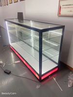 HiKUYA Benutzerdefinierte LED Glasvitrine mit Schiebetür aus Spiegelglas, Schaukasten aus Aluminium und ESG für Rauchwarengeschäfte