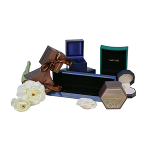 Creative Design Valentine Bride Wedding Ring Packaging Gift Box with Velvet Cushion