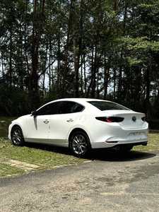 <span class=keywords><strong>Mazda</strong></span> <span class=keywords><strong>3</strong></span> Axela <span class=keywords><strong>2022</strong></span> 1.5L Essence Automatique Berline avec Sièges Foncés, Éclairage LED, Bon État Extérieur, <span class=keywords><strong>Prix</strong></span> Abordable, Conduite à Gauche, Occasion - Product Image 6