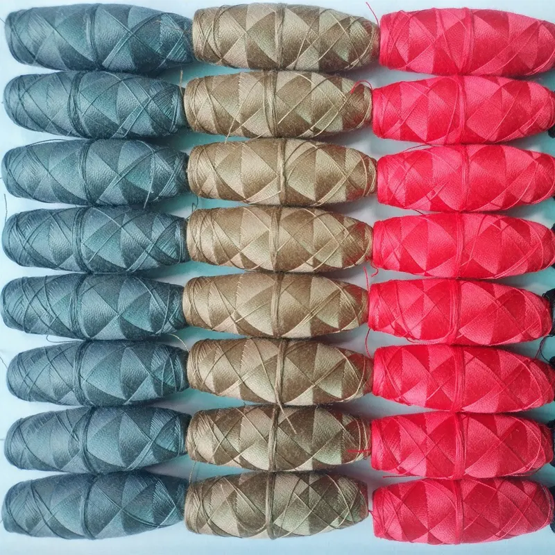 150D/1 Polyester Cocoon Bobbin Thread Bordir Shuttle Thread dengan 10 # Bobbin