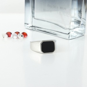 Anillo de Acero Inoxidable para Hombre Yunnique, Diseño Geométrico con Incrustaciones de Plata, Modelo FY21098, Joyería de Moda, Regalo, Hecho en Dongguan - Product Image 3