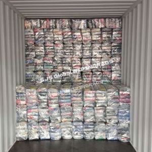 Trapos industriales de camiseta reciclados a granel, trapos de limpieza de 40-60 CM, trapos de algodón de alta absorción de aceite y agua, por kg - Product Image 1