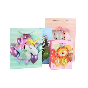 थोक पर्यावरण के अनुकूल शिल्प बैग स्टिकर बच्चों के जन्मदिन के कार्टून पैटर्न उपहार बैग अनुकूलित लोगो के साथ