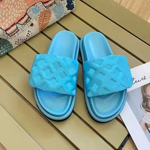 Sandales plates d'été pour femmes, légères et confortables, à <span class=keywords><strong>plateforme</strong></span>, avec fermeture auto-agrippante, dessus en nylon gaufré, semelle épaisse, pour la plage - Product Image 4