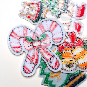 Série de Noël : Applique en tissu brodé, motif cerf, bonhomme de neige, cloche, patch brodé à la machine pour vêtements, sacs, décoration DIY - Product Image 3