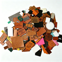 Écussons en cuir marron gaufrés avec logo personnalisé, étiquettes en cuir véritable de haute qualité à coudre sur les vêtements, les jeans, les chapeaux, les sacs et les vêtements.