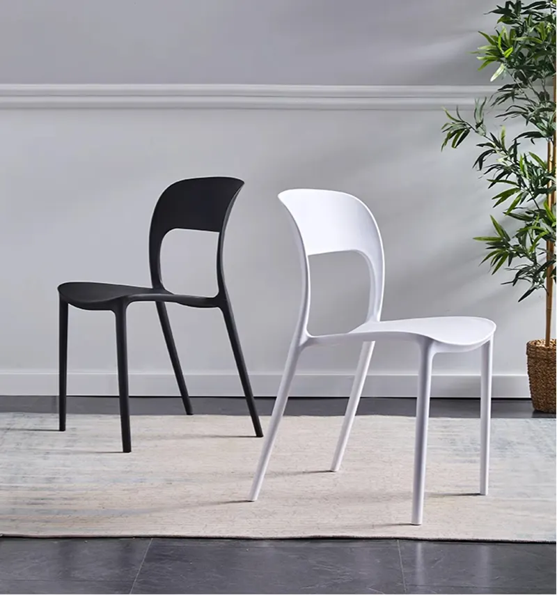 Vente en gros de chaises de salle à manger modernes en plastique Chaise en acrylique blanc pour bistrot café restaurant Chaise en plastique PP