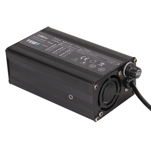 Chargeur de <span class=keywords><strong>batterie</strong></span> 12V personnalisé 4A 5A double port pince crocodile pour bateau <span class=keywords><strong>voiture</strong></span> plomb-acide accepte les échantillons marins et de véhicules - Product Image 3