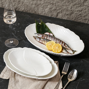 Assiette en céramique blanche pure pour la maison, grande assiette commerciale en forme de fleur pour poisson vapeur - Product Image 3