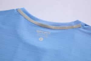 Logo personnalisé 170g T-shirt de sport à col rond en soie de cristal pour le fitness T-shirt élastique, respirant grande taille disponible pour les hommes - Product Image 5