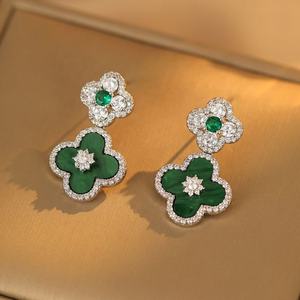 Boucles d'oreilles clous en zircon trèfle à quatre feuilles, luxueuses et sophistiquées, tendance TikTok, accessoires d'oreille au design polyvalent et à la mode - Product Image 4