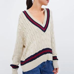 Vente en gros <span class=keywords><strong>de</strong></span> chandails épais fabriqués sur mesure en laine acrylique pour femmes pulls classiques en tricot torsadé à col en V pour <span class=keywords><strong>cricket</strong></span> - Product Image 4