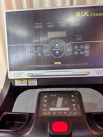 Cinta de correr comercial de suministro de fábrica para uso en gimnasio de Fitness profesional Body Fit Fitness Motor eléctrico para correr cinta de correr