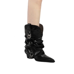 <span class=keywords><strong>Bottines</strong></span> de cow-boy mi-mollet pour femme, à bout pointu, talon carré bas, avec boucle à anneau métallique style western et design rehaussant la silhouette - Product Image 2