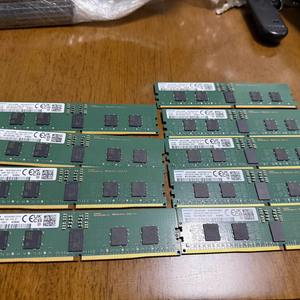 หน่วยความจำเซิร์ฟเวอร์ RDIMM DDR5 16G 5600MHz 4800MHz M321R2GA3PB0-CWM M321R2GA3BB6-CQKET M321R2GA3BB6-CQK - Product Image 1