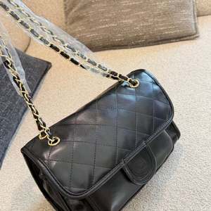 กระเป๋าถือหนังแท้คุณภาพสูงระดับไฮเอนด์สำหรับผู้หญิง ดีไซน์หรูหรา กันน้ำ เหมาะสำหรับฤดูใบไม้ผลิ ฤดูใบไม้ร่วง และชายหาด - Product Image 4