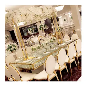 สี่เหลี่ยมดอกไม้สีทองยืนตารางงานแต่งงานชิ้นกลางสำหรับงานแต่งงานขาตั้งดอกไม้สำหรับโต๊ะยาว